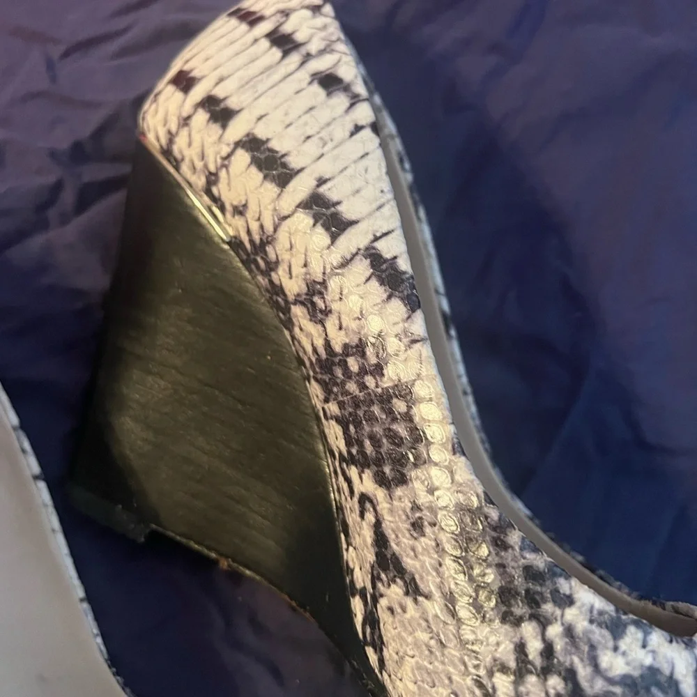 Coach Orchard Black and White Snake Print Wedge Leather Pumps, size 9